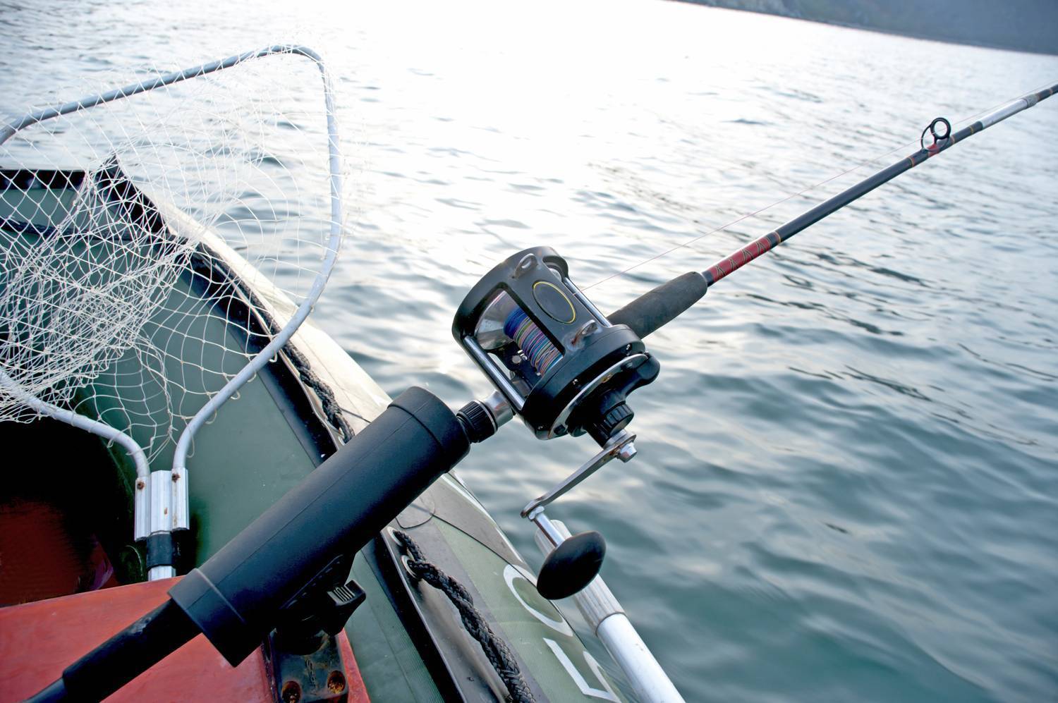 Оборудование лодки для троллинговой рыбалки – рыбалка онлайн