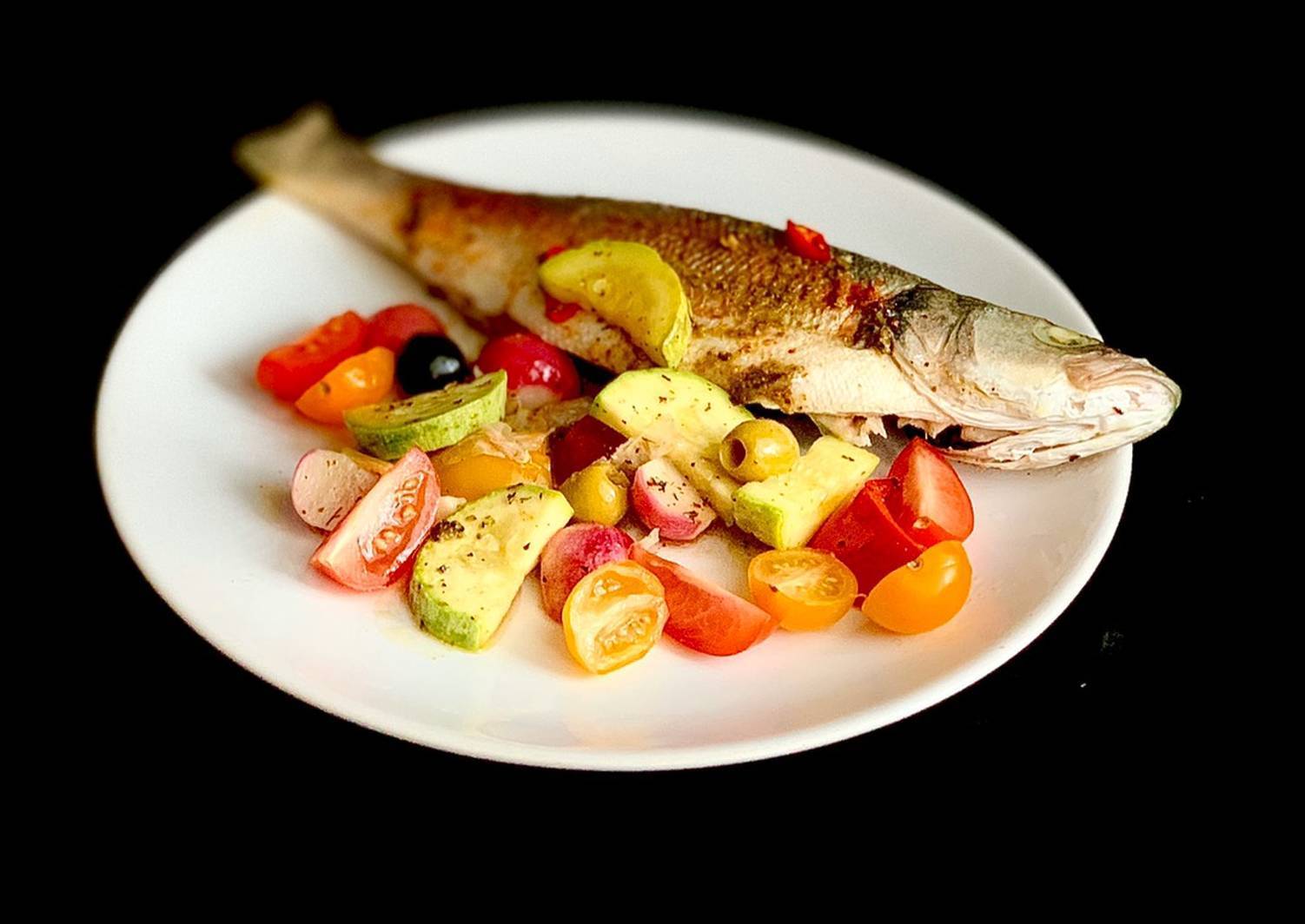Рыба, запеченная в духовке, с овощами