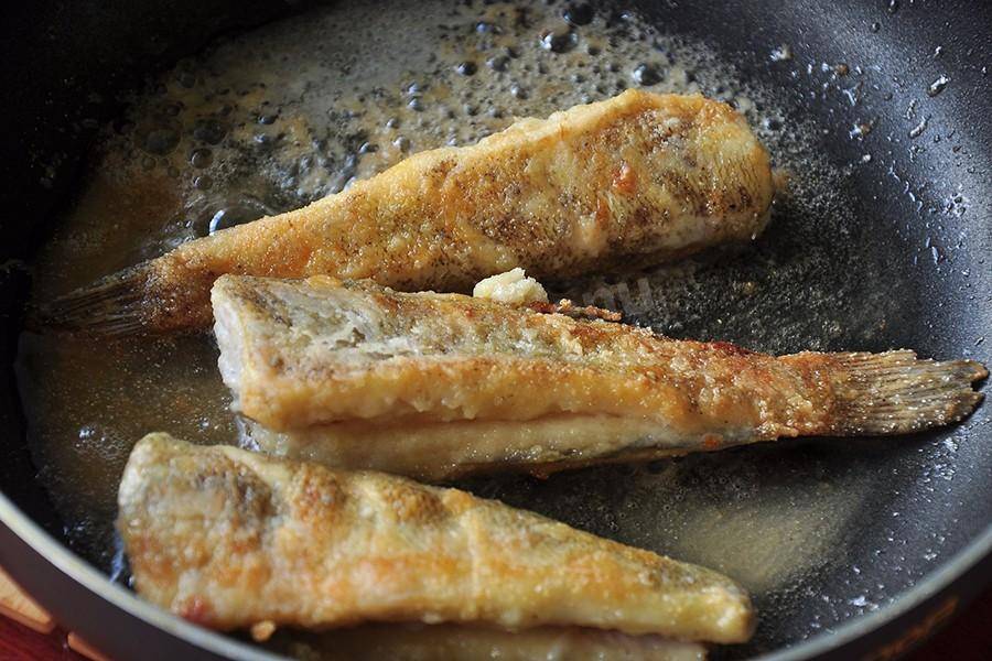 Как пожарить речную рыбку на сковороде - пошаговый рецепт