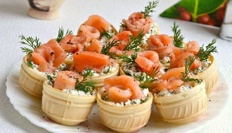 Закуска в тарталетках с красной рыбой — самые вкусные рецепты на праздничный стол