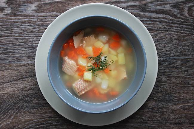 Рыбный суп с консервированной горбушей и рисом