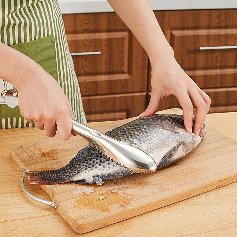 Как моментально почистить рыбу от чешуи в домашних условиях — самый быстрый и чистый способ