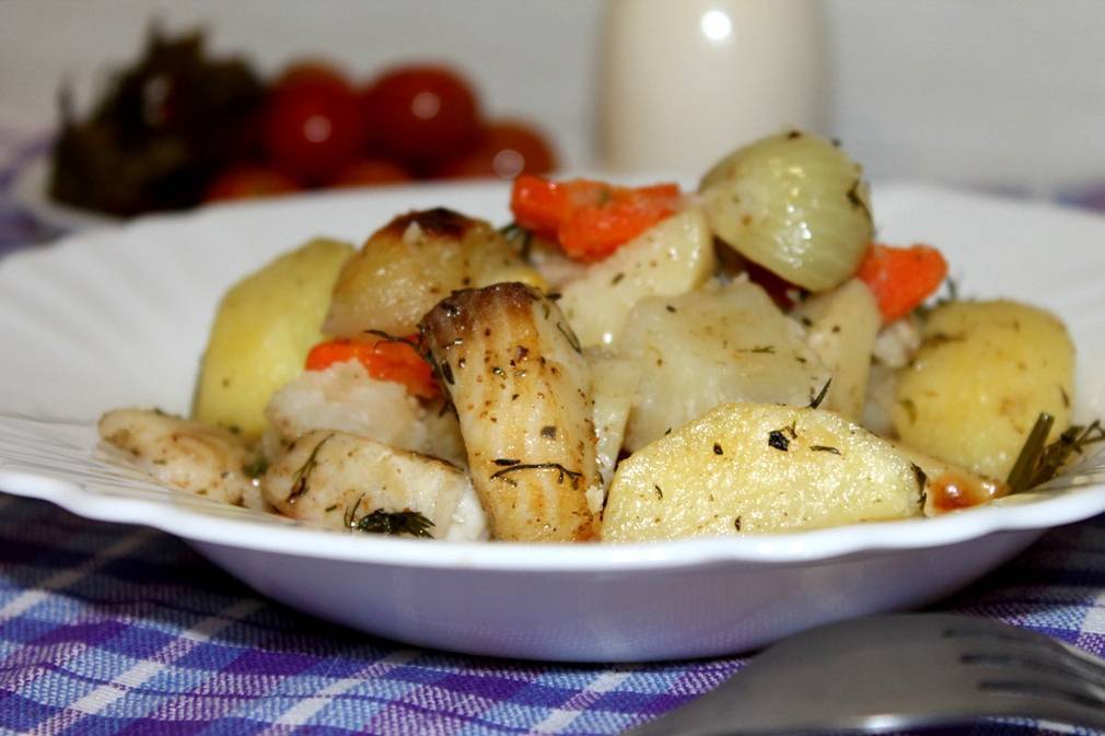 Карп, запечённый в духовке (способ приготовления с картошкой), рецепт с фото и несколько полезных советов