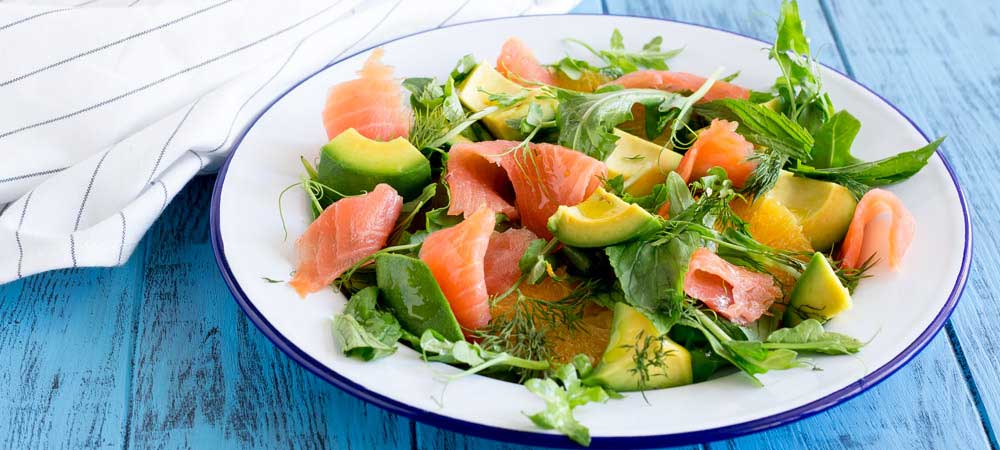 Салат с лососем - 17 домашних вкусных рецептов приготовления