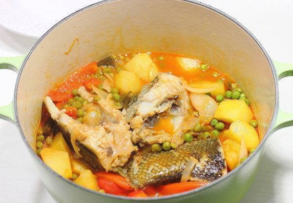 Рыба тушенная с овощами – кулинарный рецепт