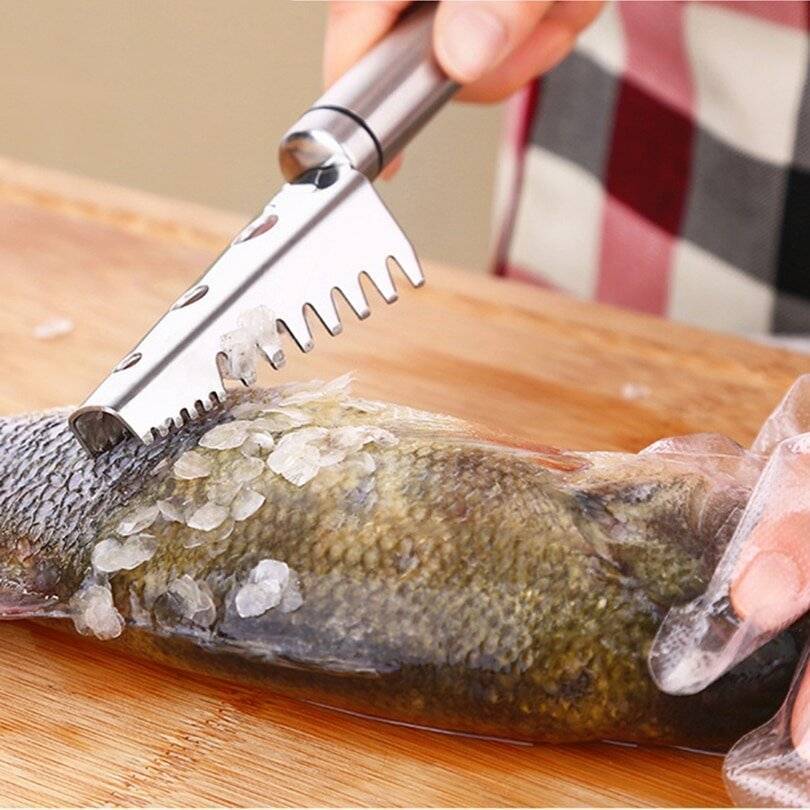 Как почистить рыбу от чешуи быстро