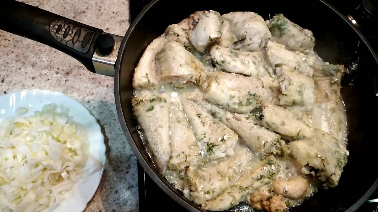 Рыба в сметанно-луковом соусе – кулинарный рецепт