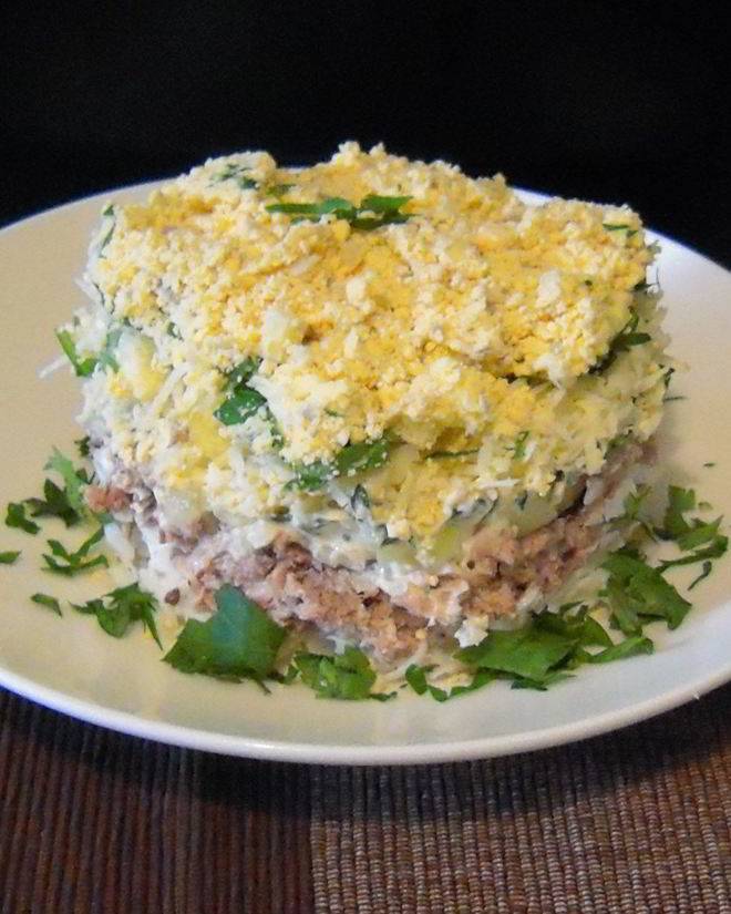 Салат мимоза с рыбными консервами. рецепт с сыром, яйцом, с рисом, с картошкой и без, слои салата | народные знания от кравченко анатолия