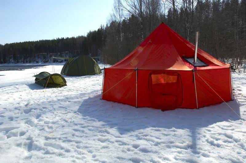 Зимняя палатка с печкой: как выбрать изделие для охоты или туризма, виды, изготовление своими руками