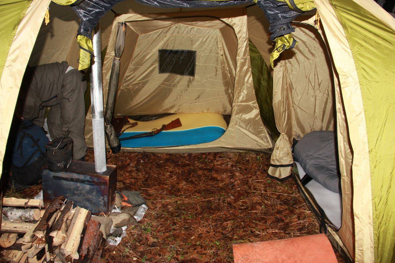 Печка для палатки: обзор походных печей длительного горения, дровяные и газовые мини-модели для обогрева зимней туристической палатки