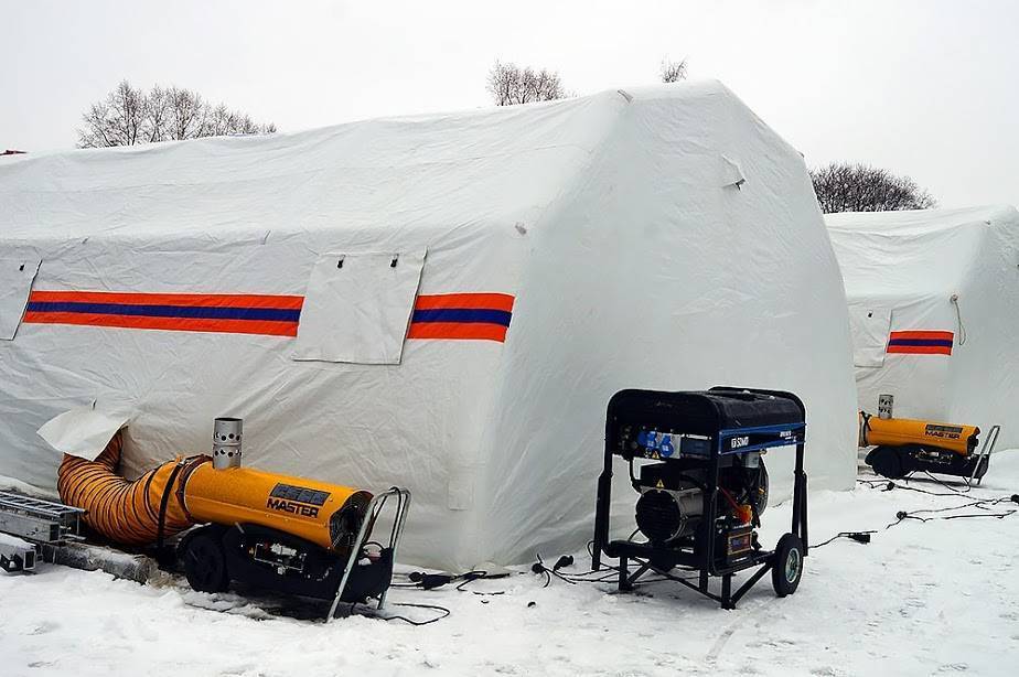Зимние палатки: утепленные туристические модели с печкой для ночевки зимой, теплые палатки на санях и большие трехслойные варианты, бренды «рипус» и «нельма», отзывы