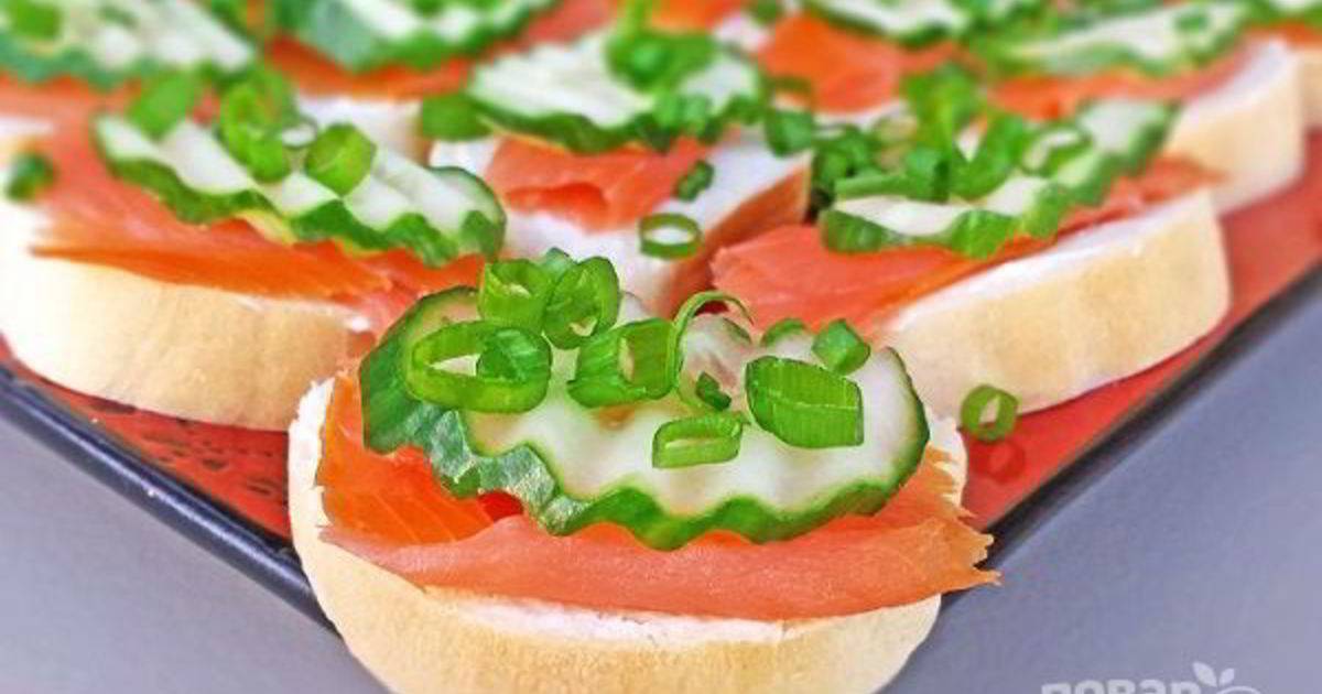 Простые и вкусные бутерброды с красной рыбой на праздничный стол: рецепты с фото