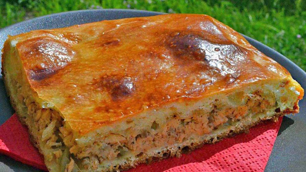 Пошаговый рецепт пирога с картошкой и рыбными консервами