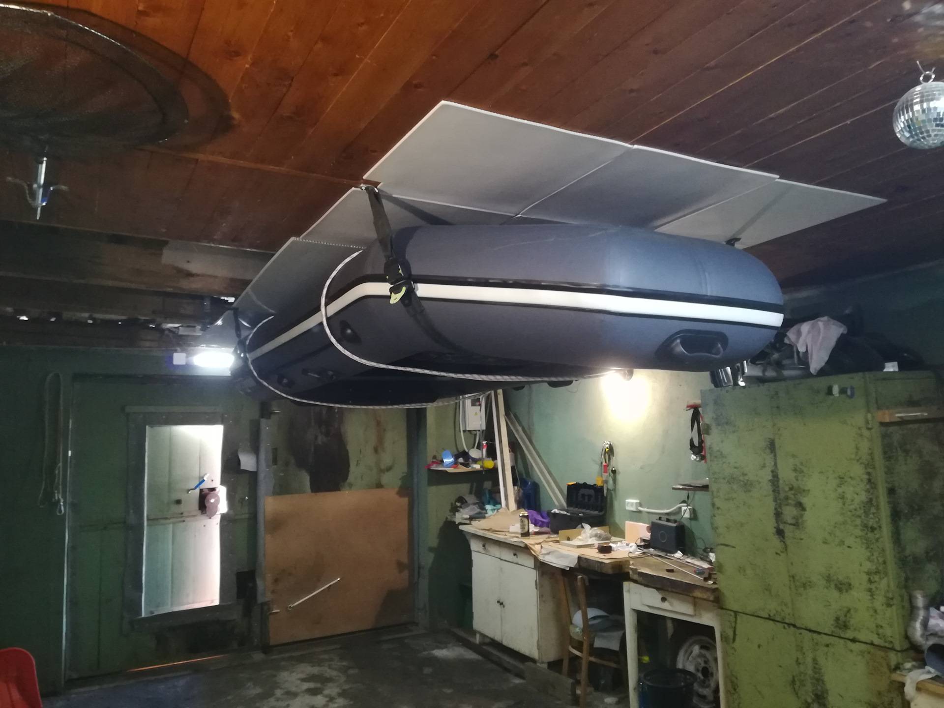 Как хранить лодку пвх в гараже зимой