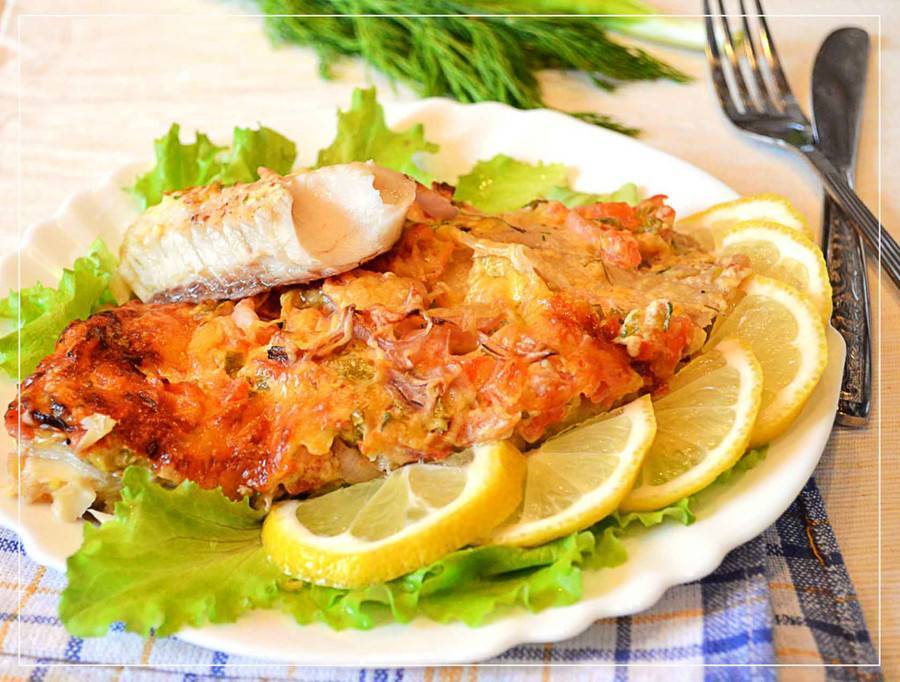 Рыба, запеченная с овощами в духовке — 5 вкусных и полезных рецептов в фольге и рукаве