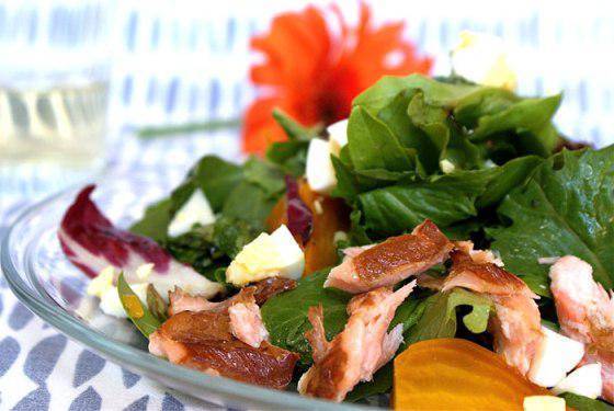 Пошаговые рецепты салатов с копченой рыбой