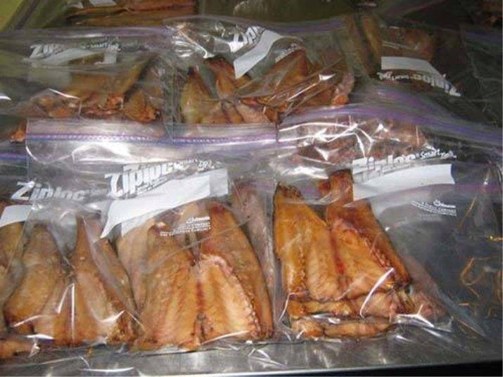 Сколько хранится копченая рыба в холодильнике: можно ли замораживать холодного или горячего копчения, срок годности