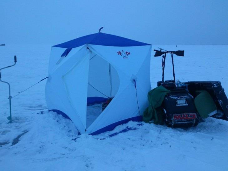 Зимняя палатка с печкой для охоты и туризма