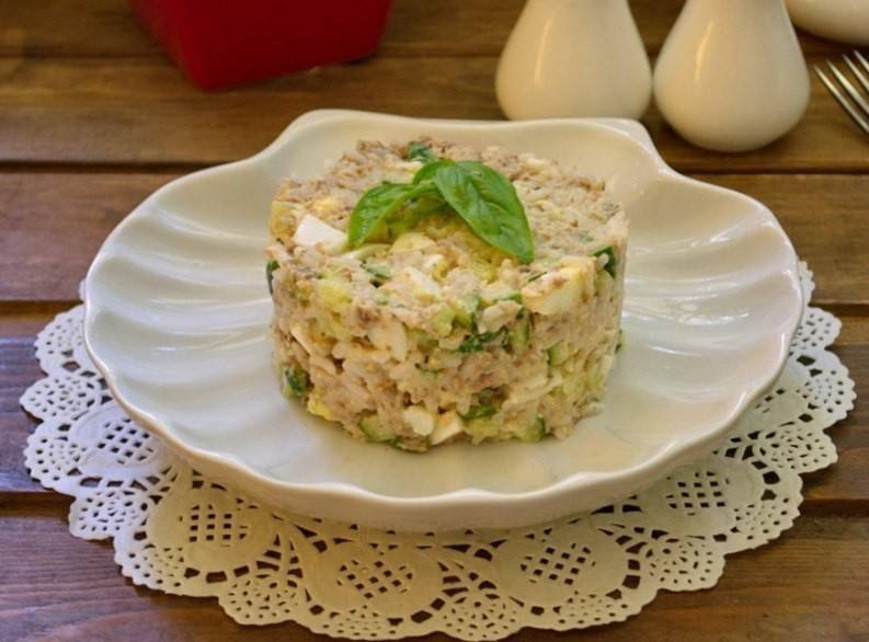Салат из рыбы (более 100 рецептов с фото) - рецепты с фотографиями на поварёнок.ру