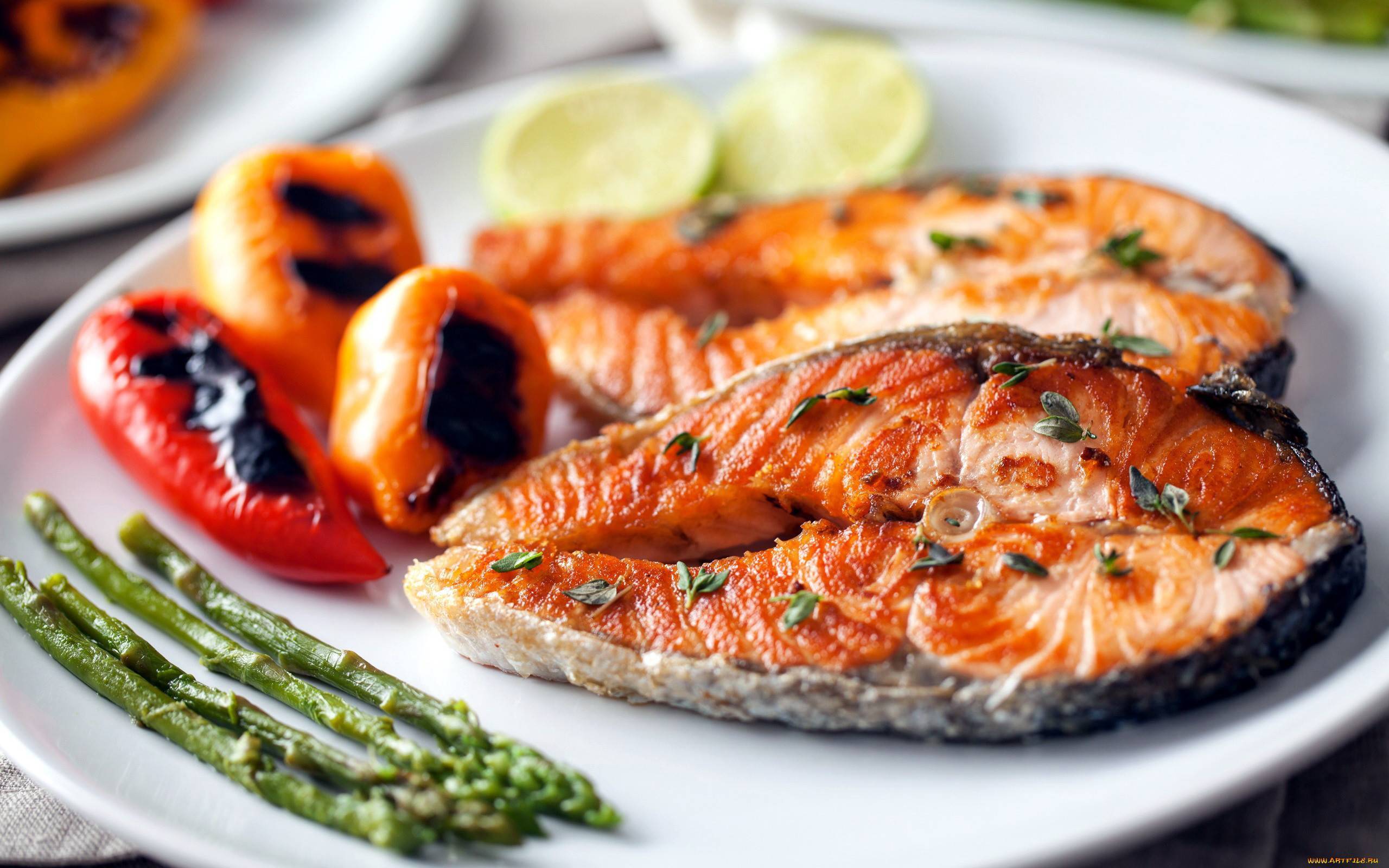 Как приготовить лосось в духовке сочной, вкусно