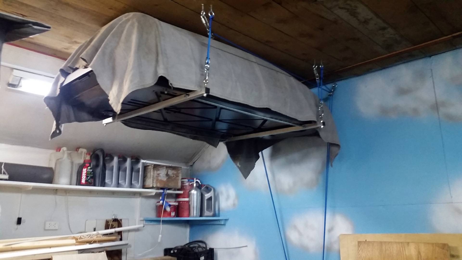 Как хранить лодку из пвх зимой — условия хранения на морозе, под потолком в гараже