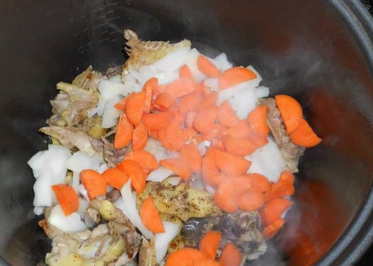 Рыба тушеная с овощами - рецепты в сметане и в томате с морковью, луком, картошкой и кабачками