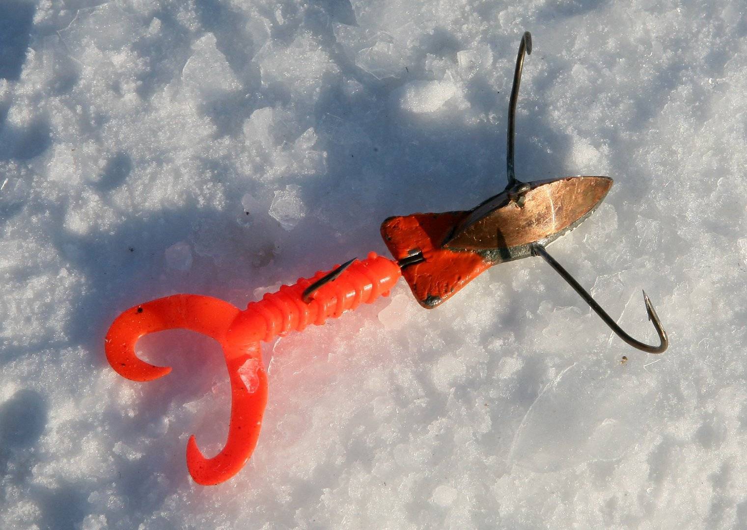 Как ловить налима на стукалку зимой?