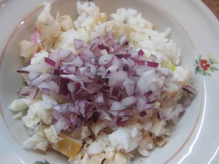 Салат с копченой скумбрией: топ- 9 удивительно вкусных рецептов