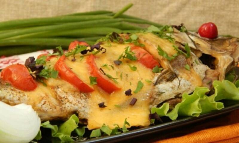 Готовим диетическую рыбу в духовке с овощами и без, рецепты с фото