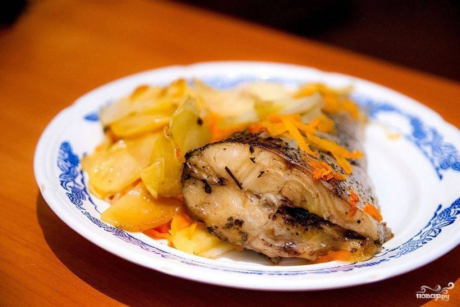 Рыба с картошкой в духовке — 8 рецептов запекания
