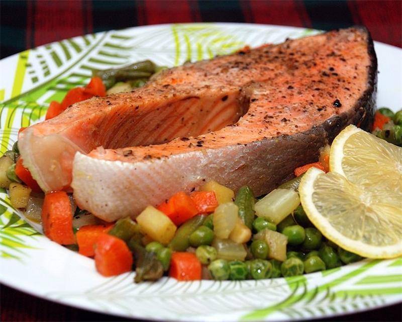 Тушеная рыба с овощами – кулинарный рецепт