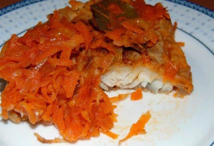 Тушеная рыба в томате