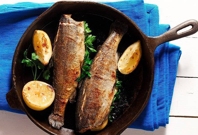 Сколько жарить рыбу на сковороде по времени, и как ее вкусно приготовить?