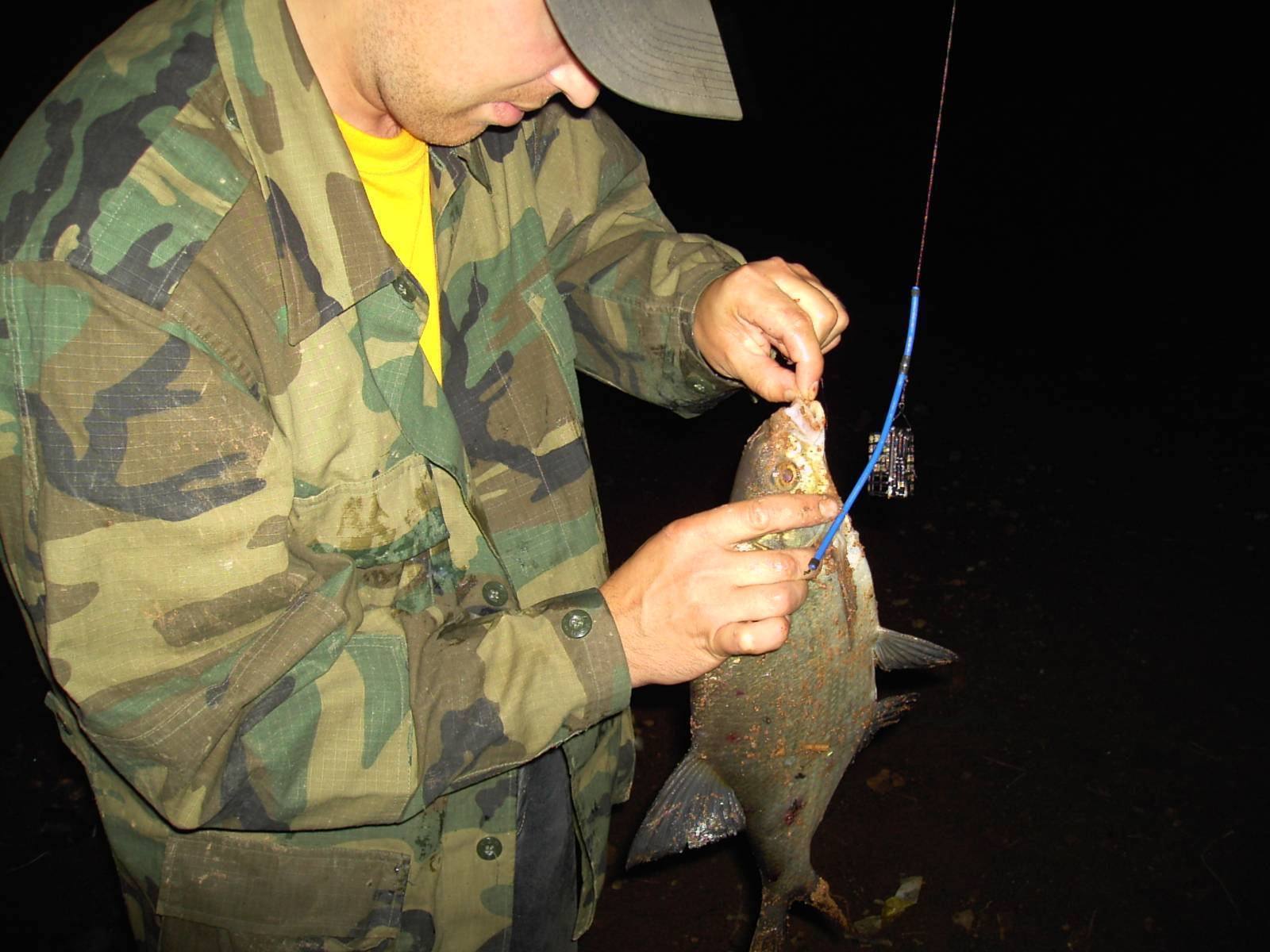 Зимняя рыбалка на леща на поплавок и на мормышку, в течении, ночью