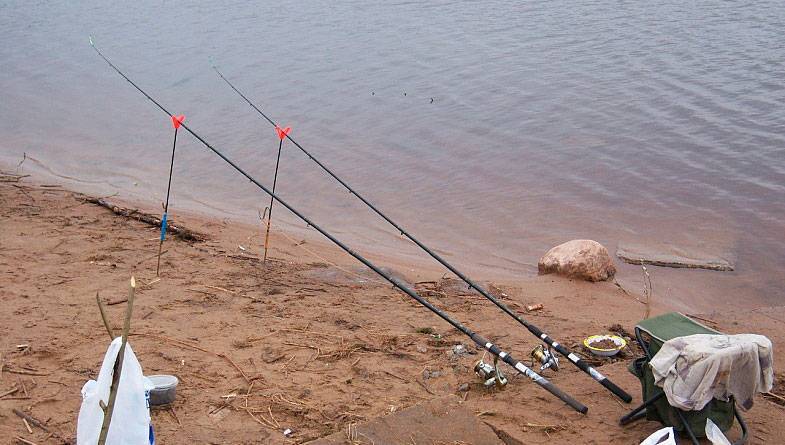 Как ловить рыбу фидером на реке при течении