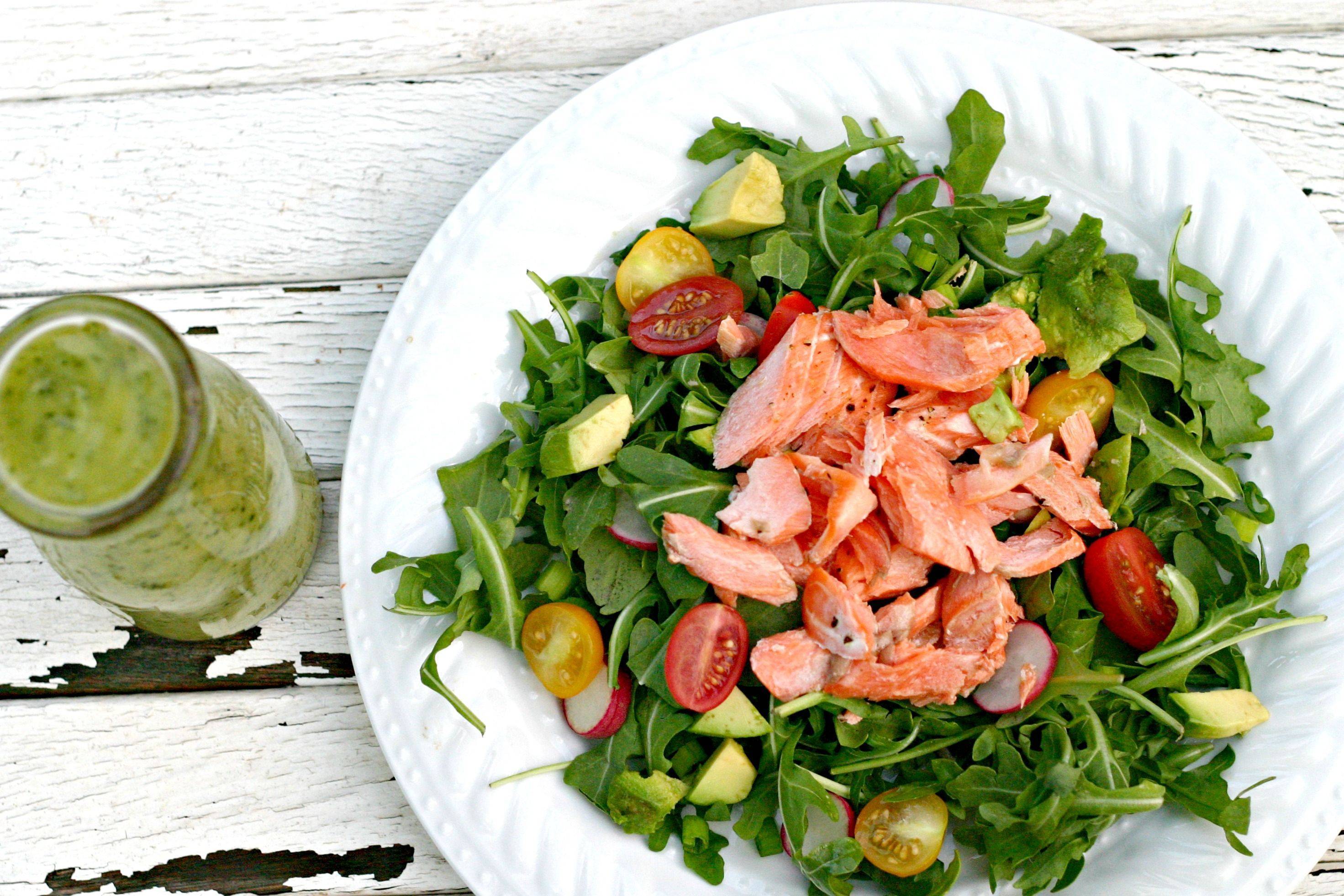 Салат с авокадо и красной рыбой - рецепты с лососем, семгой слабосоленой, горбушей консервированной