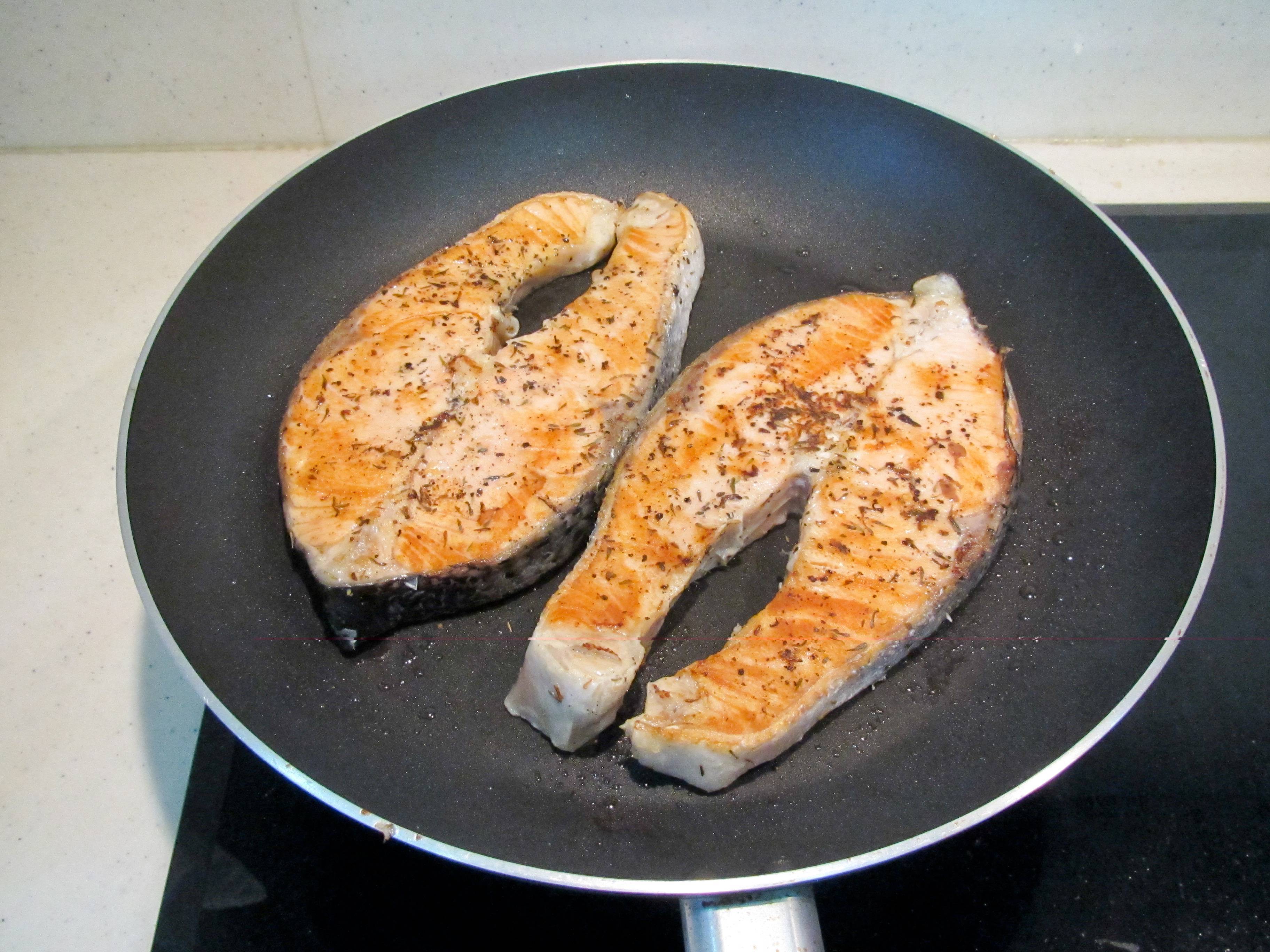 Лосось на сковороде — лучшие рецепты. как правильно и вкусно приготовить лосось на сковороде.