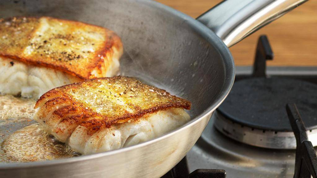 Жареный морской окунь: 6 рецептов, как вкусно пожарить морского окуня на сковороде (+отзывы)