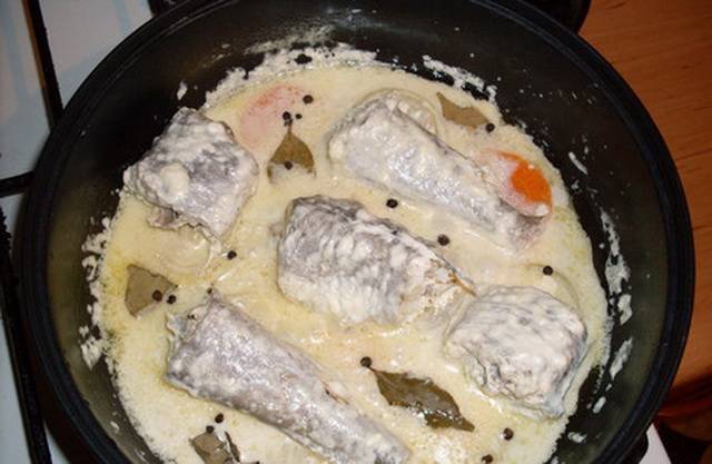 Рыбные тефтели в сметанном соусе