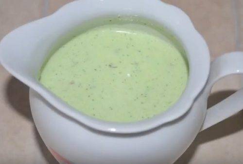Йогуртовый соус с маринованными огурцами – кулинарный рецепт