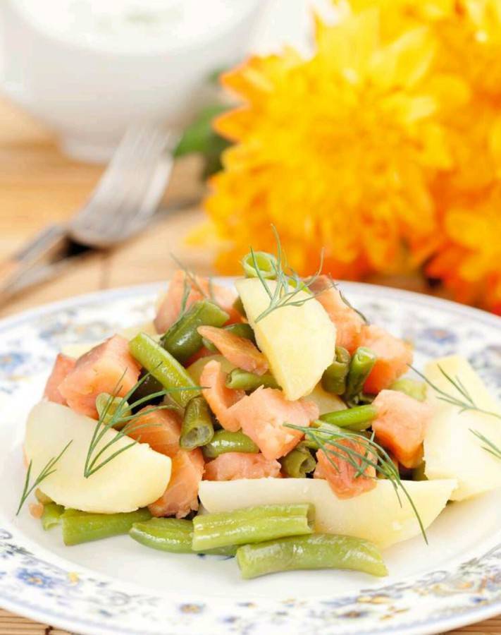 Лучшие рецепты салатов с копченой рыбой