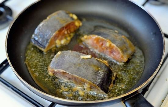 Как пожарить речную рыбу на сковороде - пошаговый рецепт
