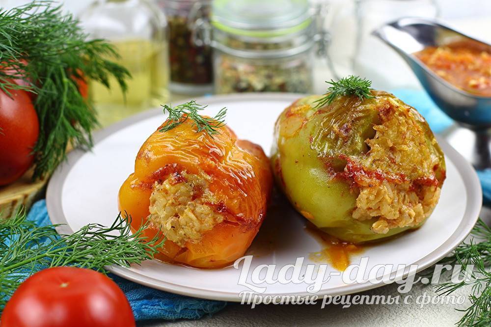 Перец, фаршированный рисом, помидорами и грибами – кулинарный рецепт