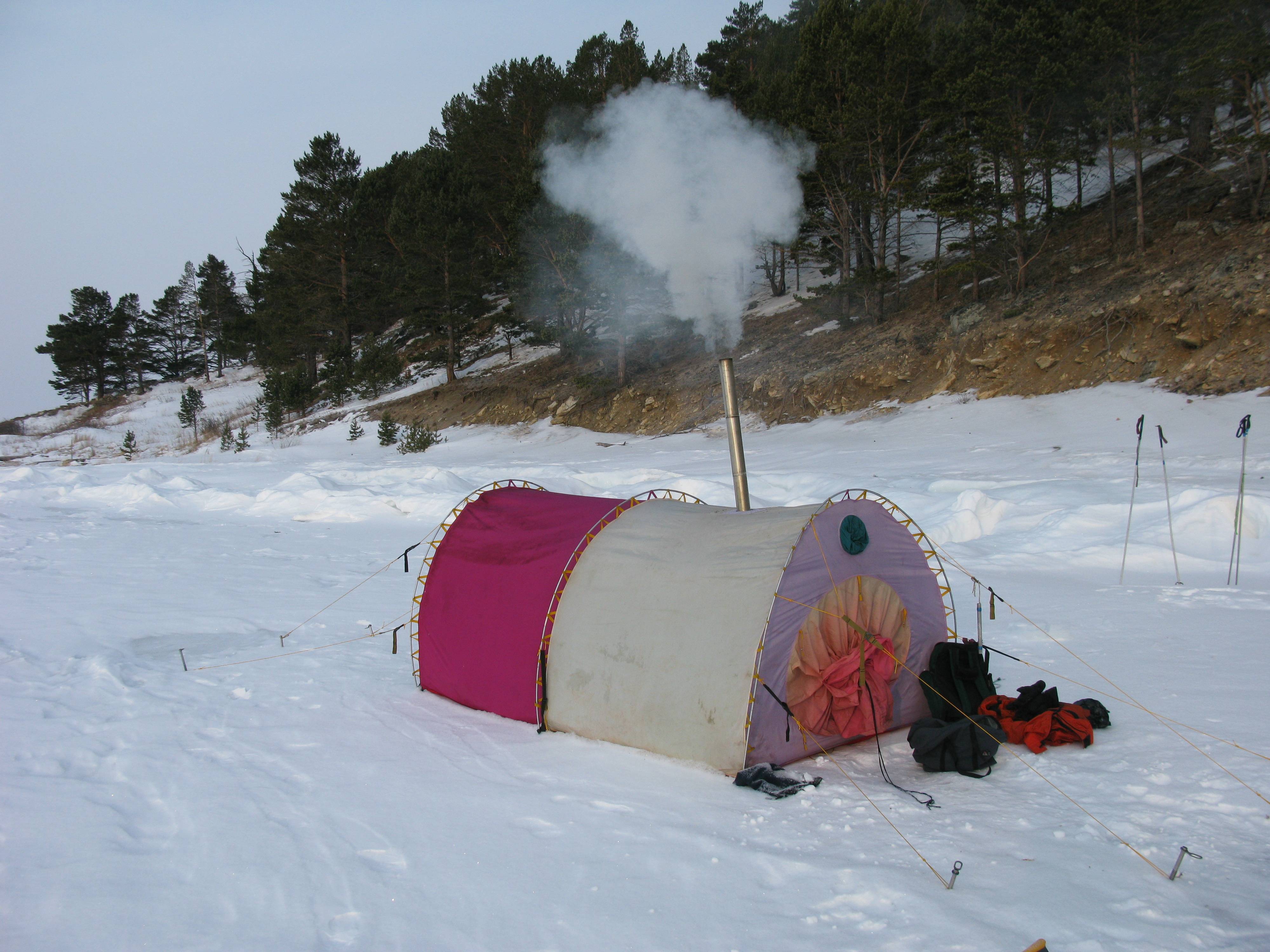 Обогрев палатки зимой, варианты безопасного отопления
